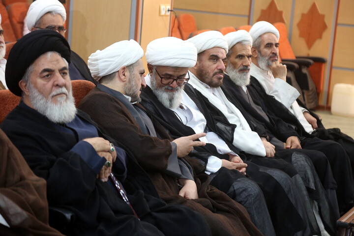 تصاویر/  آیین رونمایی از مجموعه گرانسنگ «منظومه فکری آیت الله العظمی مکارم شیرازی»