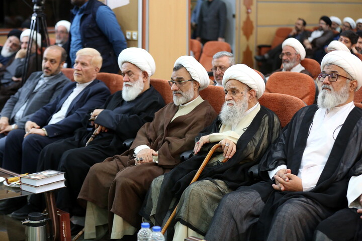 تصاویر/  آیین رونمایی از مجموعه گرانسنگ «منظومه فکری آیت الله العظمی مکارم شیرازی»