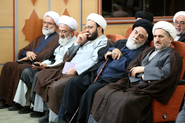 تصاویر/  آیین رونمایی از مجموعه گرانسنگ «منظومه فکری آیت الله العظمی مکارم شیرازی»
