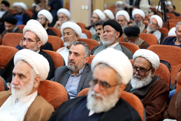 تصاویر/  آیین رونمایی از مجموعه گرانسنگ «منظومه فکری آیت الله العظمی مکارم شیرازی»