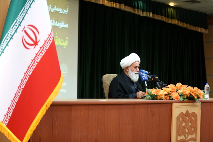 تصاویر/  آیین رونمایی از مجموعه گرانسنگ «منظومه فکری آیت الله العظمی مکارم شیرازی»