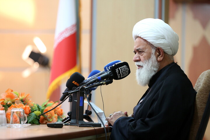 تصاویر/  آیین رونمایی از مجموعه گرانسنگ «منظومه فکری آیت الله العظمی مکارم شیرازی»