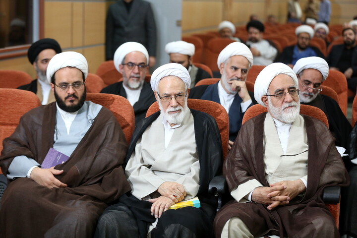 تصاویر/  آیین رونمایی از مجموعه گرانسنگ «منظومه فکری آیت الله العظمی مکارم شیرازی»