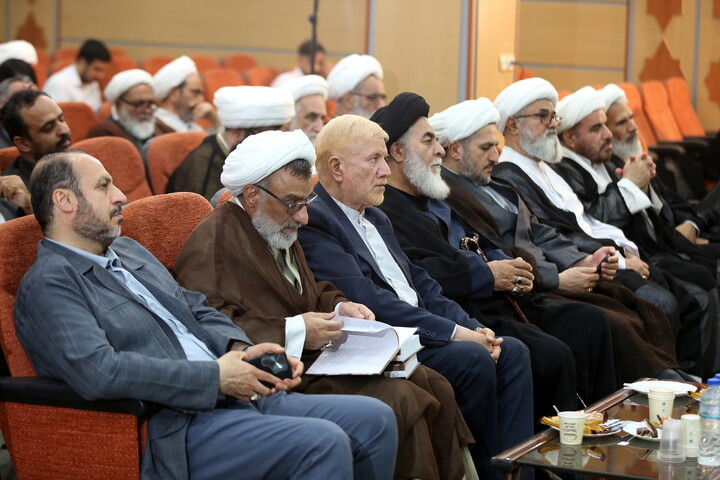 تصاویر/  آیین رونمایی از مجموعه گرانسنگ «منظومه فکری آیت الله العظمی مکارم شیرازی»