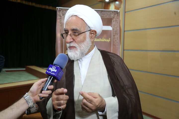 تصاویر/  آیین رونمایی از مجموعه گرانسنگ «منظومه فکری آیت الله العظمی مکارم شیرازی»
