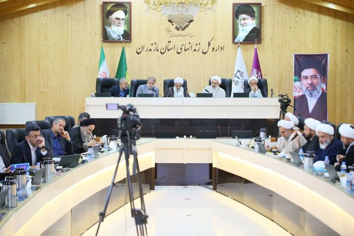 تصاویر/  اولین گردهمایی ائمه جمعه استان در سال ۱۴۰۵ در ساری، با موضوع «تجمعات شبانه» و «صلح و سازش»