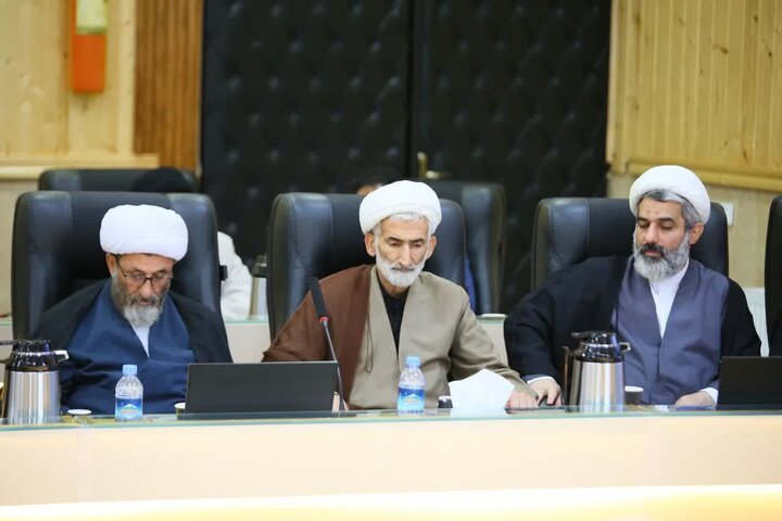 تصاویر/  اولین گردهمایی ائمه جمعه استان در سال ۱۴۰۵ در ساری، با موضوع «تجمعات شبانه» و «صلح و سازش»