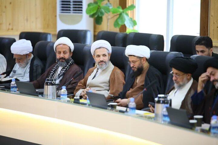 تصاویر/  اولین گردهمایی ائمه جمعه استان در سال ۱۴۰۵ در ساری، با موضوع «تجمعات شبانه» و «صلح و سازش»