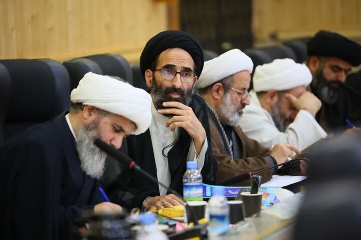 تصاویر/  اولین گردهمایی ائمه جمعه استان در سال ۱۴۰۵ در ساری، با موضوع «تجمعات شبانه» و «صلح و سازش»