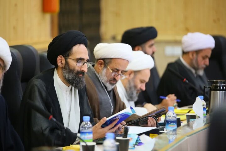 تصاویر/  اولین گردهمایی ائمه جمعه استان در سال ۱۴۰۵ در ساری، با موضوع «تجمعات شبانه» و «صلح و سازش»