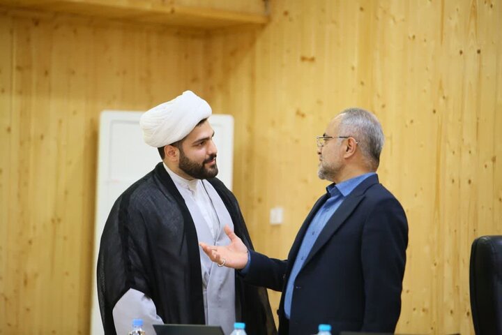 تصاویر/  اولین گردهمایی ائمه جمعه استان در سال ۱۴۰۵ در ساری، با موضوع «تجمعات شبانه» و «صلح و سازش»