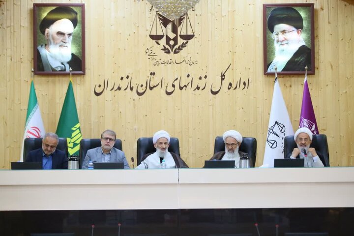 تصاویر/  اولین گردهمایی ائمه جمعه استان در سال ۱۴۰۵ در ساری، با موضوع «تجمعات شبانه» و «صلح و سازش»