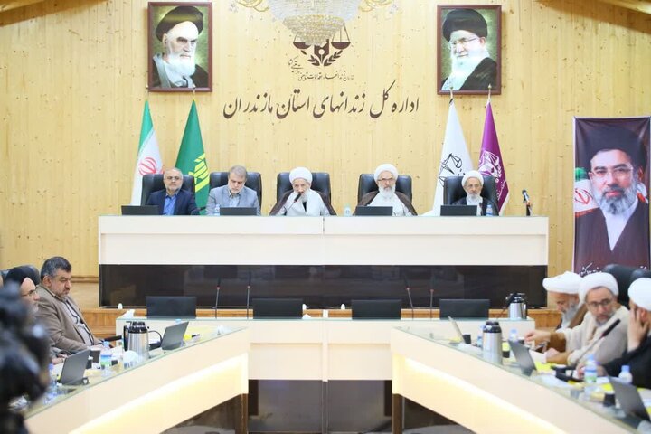 تصاویر/  اولین گردهمایی ائمه جمعه استان در سال ۱۴۰۵ در ساری، با موضوع «تجمعات شبانه» و «صلح و سازش»