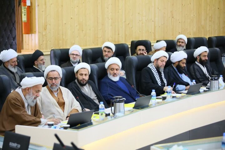 تصاویر/  اولین گردهمایی ائمه جمعه استان در سال ۱۴۰۵ در ساری، با موضوع «تجمعات شبانه» و «صلح و سازش»
