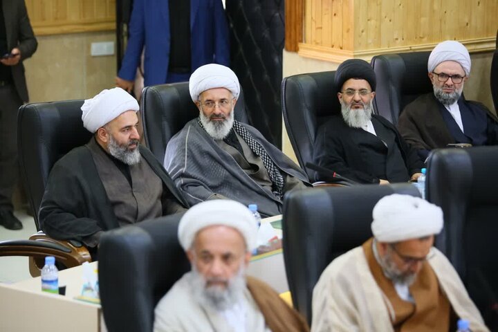 تصاویر/  اولین گردهمایی ائمه جمعه استان در سال ۱۴۰۵ در ساری، با موضوع «تجمعات شبانه» و «صلح و سازش»