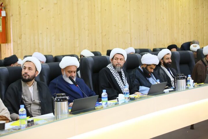 تصاویر/  اولین گردهمایی ائمه جمعه استان در سال ۱۴۰۵ در ساری، با موضوع «تجمعات شبانه» و «صلح و سازش»