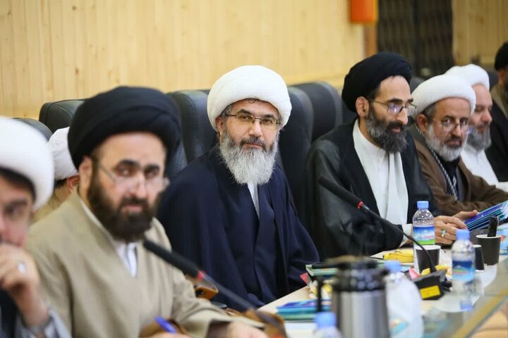 تصاویر/  اولین گردهمایی ائمه جمعه استان در سال ۱۴۰۵ در ساری، با موضوع «تجمعات شبانه» و «صلح و سازش»