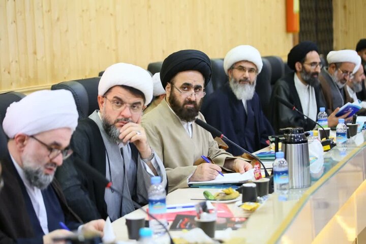 تصاویر/  اولین گردهمایی ائمه جمعه استان در سال ۱۴۰۵ در ساری، با موضوع «تجمعات شبانه» و «صلح و سازش»