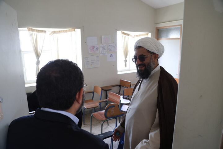 تصاویر / بازدید امام جمعه همدان از وضعیت یکی از مدارس روستای چشین