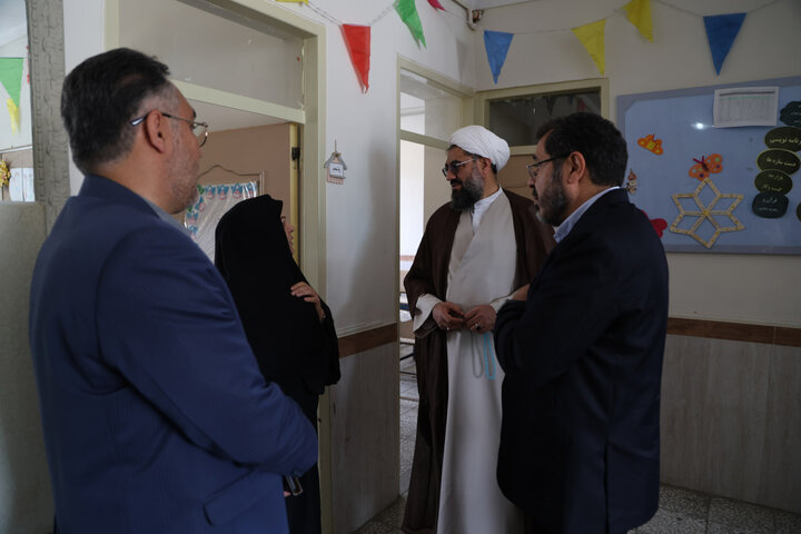 تصاویر / بازدید امام جمعه همدان از وضعیت یکی از مدارس روستای چشین