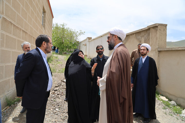 تصاویر / بازدید امام جمعه همدان از وضعیت یکی از مدارس روستای چشین