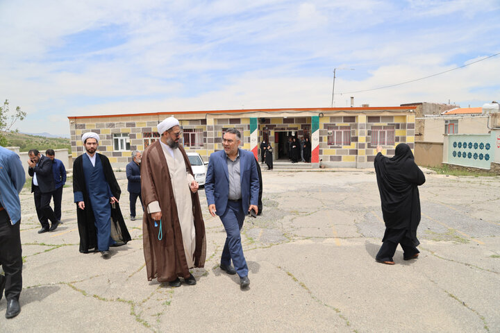 تصاویر / بازدید امام جمعه همدان از وضعیت یکی از مدارس روستای چشین