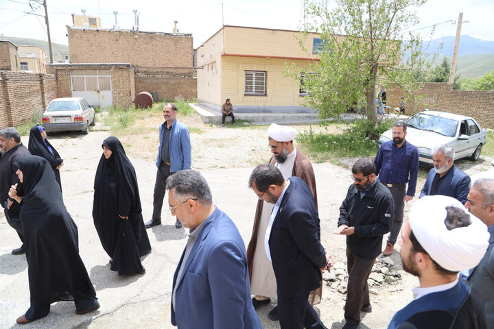 تصاویر / بازدید امام جمعه همدان از وضعیت یکی از مدارس روستای چشین