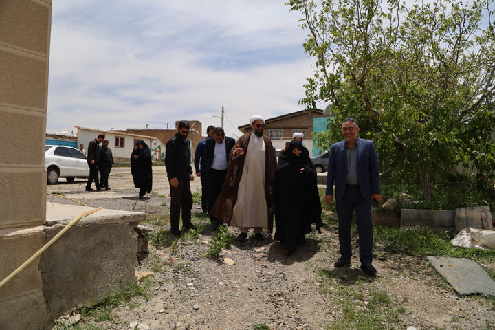 تصاویر / بازدید امام جمعه همدان از وضعیت یکی از مدارس روستای چشین