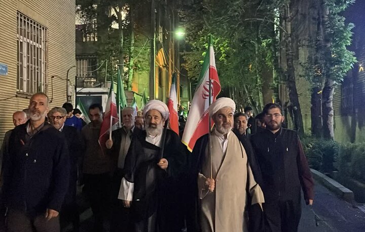 تصاویر/ اجتماع بزرگ اهالی مسجد الائمه (ع) فرمانیه تهران در دفاع از انقلاب و کشور