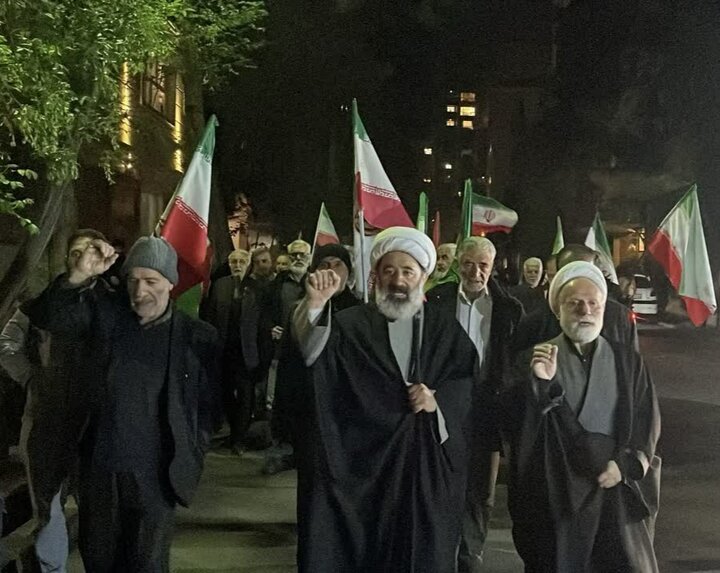 تصاویر/ اجتماع بزرگ اهالی مسجد الائمه (ع) فرمانیه تهران در دفاع از انقلاب و کشور