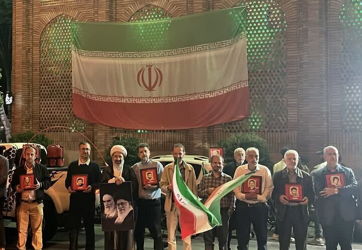 تصاویر/ اجتماع بزرگ اهالی مسجد الائمه (ع) فرمانیه تهران در دفاع از انقلاب و کشور