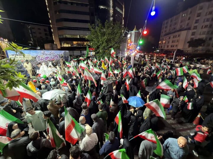تصاویر/ اجتماع بزرگ اهالی مسجد الائمه (ع) فرمانیه تهران در دفاع از انقلاب و کشور