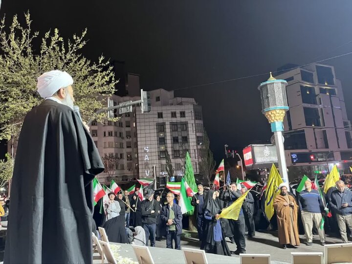 تصاویر/ اجتماع بزرگ اهالی مسجد الائمه (ع) فرمانیه تهران در دفاع از انقلاب و کشور