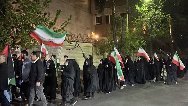 تصاویر/ اجتماع بزرگ اهالی مسجد الائمه (ع) فرمانیه تهران در دفاع از انقلاب و کشور