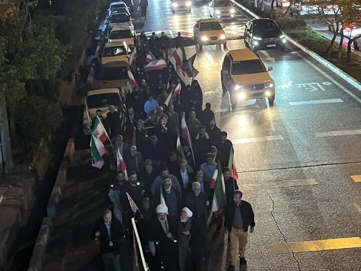 تصاویر/ اجتماع بزرگ اهالی مسجد الائمه (ع) فرمانیه تهران در دفاع از انقلاب و کشور