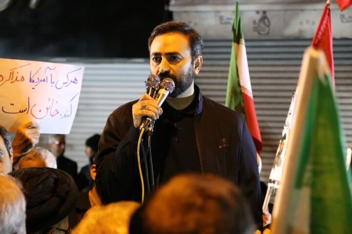 تصاویر/ اجتماع مردم تهران در مسجد المهدی (عج) در دفاع از انقلاب و وطن