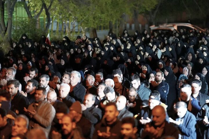 تصاویر/ اجتماع مردم تهران در مسجد المهدی (عج) در دفاع از انقلاب و وطن
