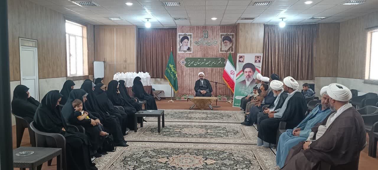 پیشگامان جوانی جمعیت در مهریز تجلیل شدند+عکس