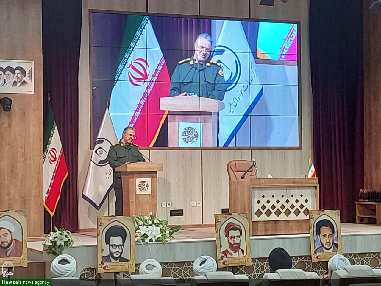 جهاد تبیین و فرماندهی جنگ نرم، از رسالت‌های روحانیت است
