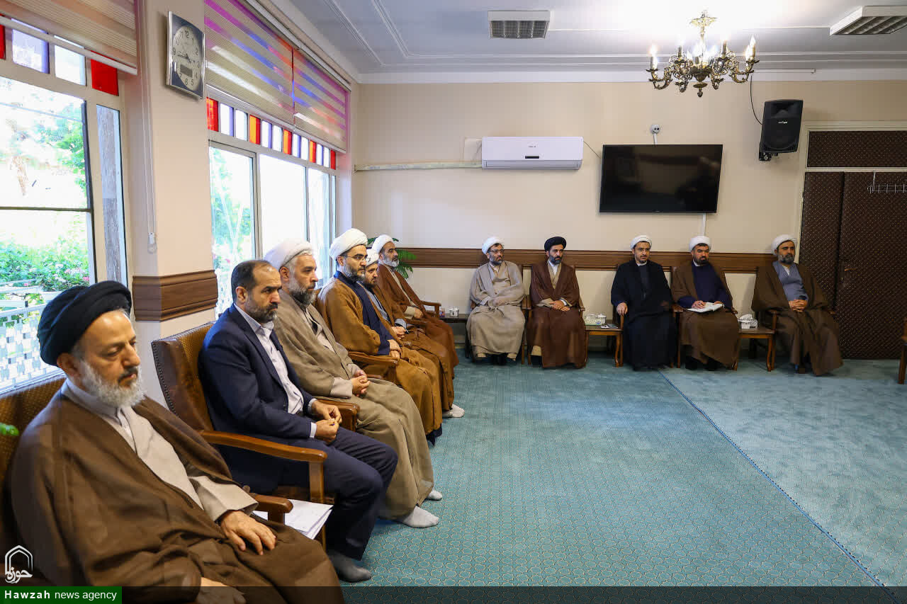 نشست مدیران مدارس علمیه تبریز با نماینده ولیفقیه برگزار شد+ عکس