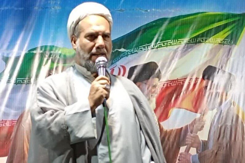 توزیع ۳۰۰ اصله نهال به یاد شهیدان در اجتماع مردمی اراک+عکس