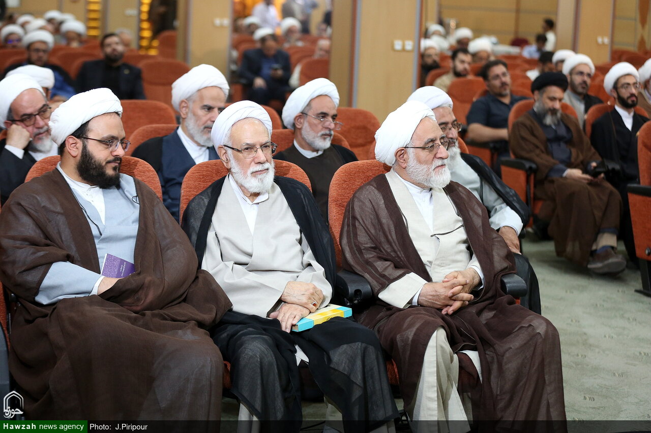 رونمایی از «منظومه فکری آیتالله العظمی مکارم شیرازی» + تصاویر