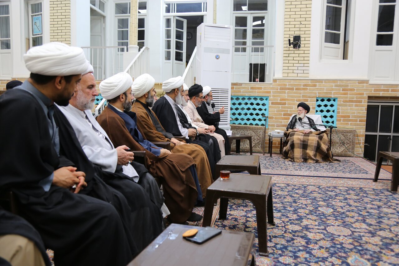 علماء بحرينيون يلتقون بآية الله العظمى الشبيري الزنجاني ويكشفون تفاصيل انتقام حكومة المنامة بعد "حرب رمضان"