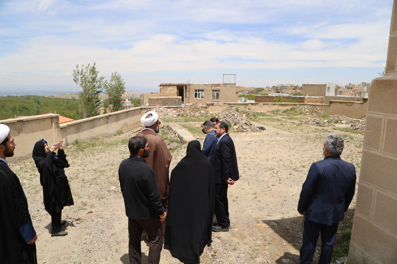 تصاویر / بازدید امام جمعه همدان از وضعیت یکی از مدارس روستای چشین