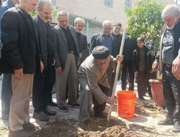 تصاویر/ آیین کاشت نهال به یاد رهبر شهید در مسجد المهدی(عج)