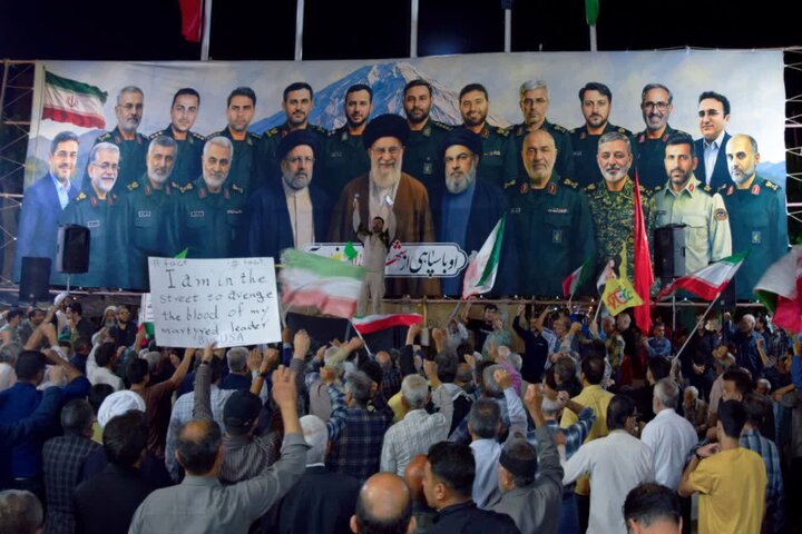 تصاویر/هشتادویکمین اجتماع شبانگاهی مردم دارالشهداء آران و بیدگل بیاد شهدای پرواز