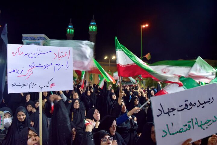 تصاویر/هشتادویکمین اجتماع شبانگاهی مردم دارالشهداء آران و بیدگل بیاد شهدای پرواز