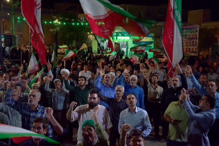 تصاویر/هشتادویکمین اجتماع شبانگاهی مردم دارالشهداء آران و بیدگل بیاد شهدای پرواز