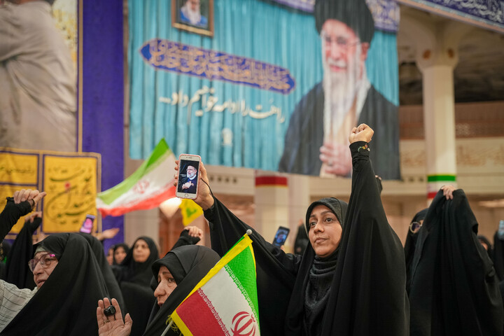 تصاویر/ مراسم دومین سالگرد شهادت سیدالشهدای خدمت شهید آیت الله رئیسی و شهدای خدمت در حرم حضرت معصومه سلام الله علیها