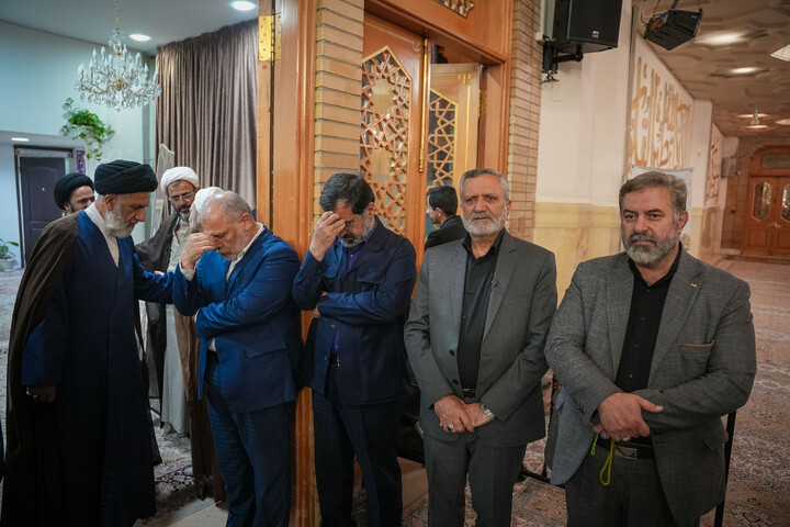 تصاویر/ مراسم دومین سالگرد شهادت سیدالشهدای خدمت شهید آیت الله رئیسی و شهدای خدمت در حرم حضرت معصومه سلام الله علیها